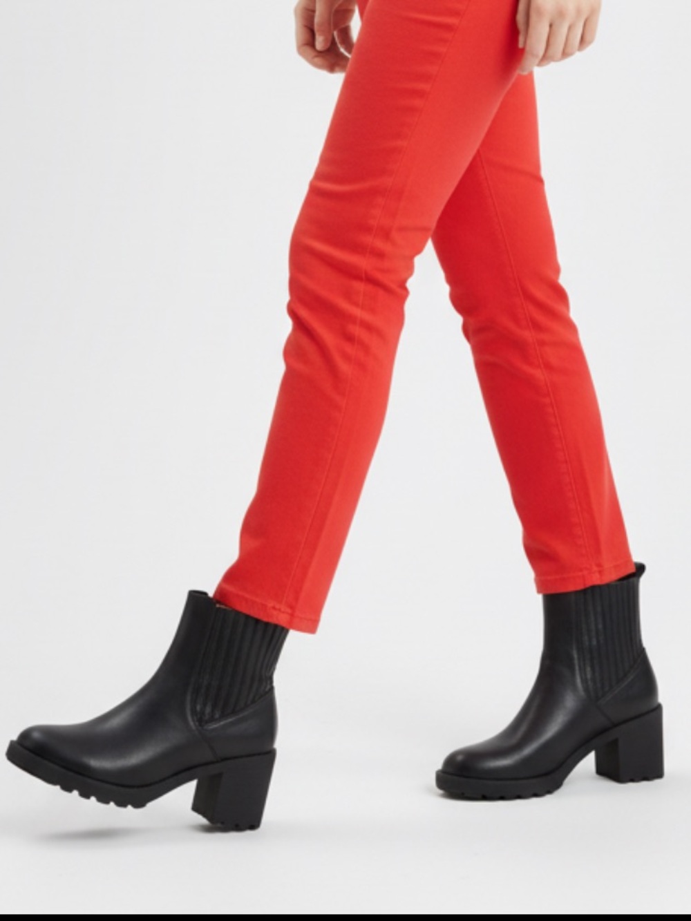 Women's Black Block Heel Chelsea Boots - Sleek Leather Ankle Boot
